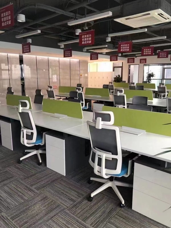 เก้าอี้สลับสีดําแบบเออร์กอนอมิคที่มีความสูงปรับได้ พร้อมรองหลังและหัว OEM ODM